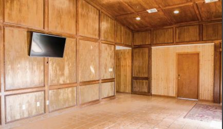 For Sale | 336,936 SF South Texas Industrial Facility: 516 W Live Oak St, Cuero, TX 77954